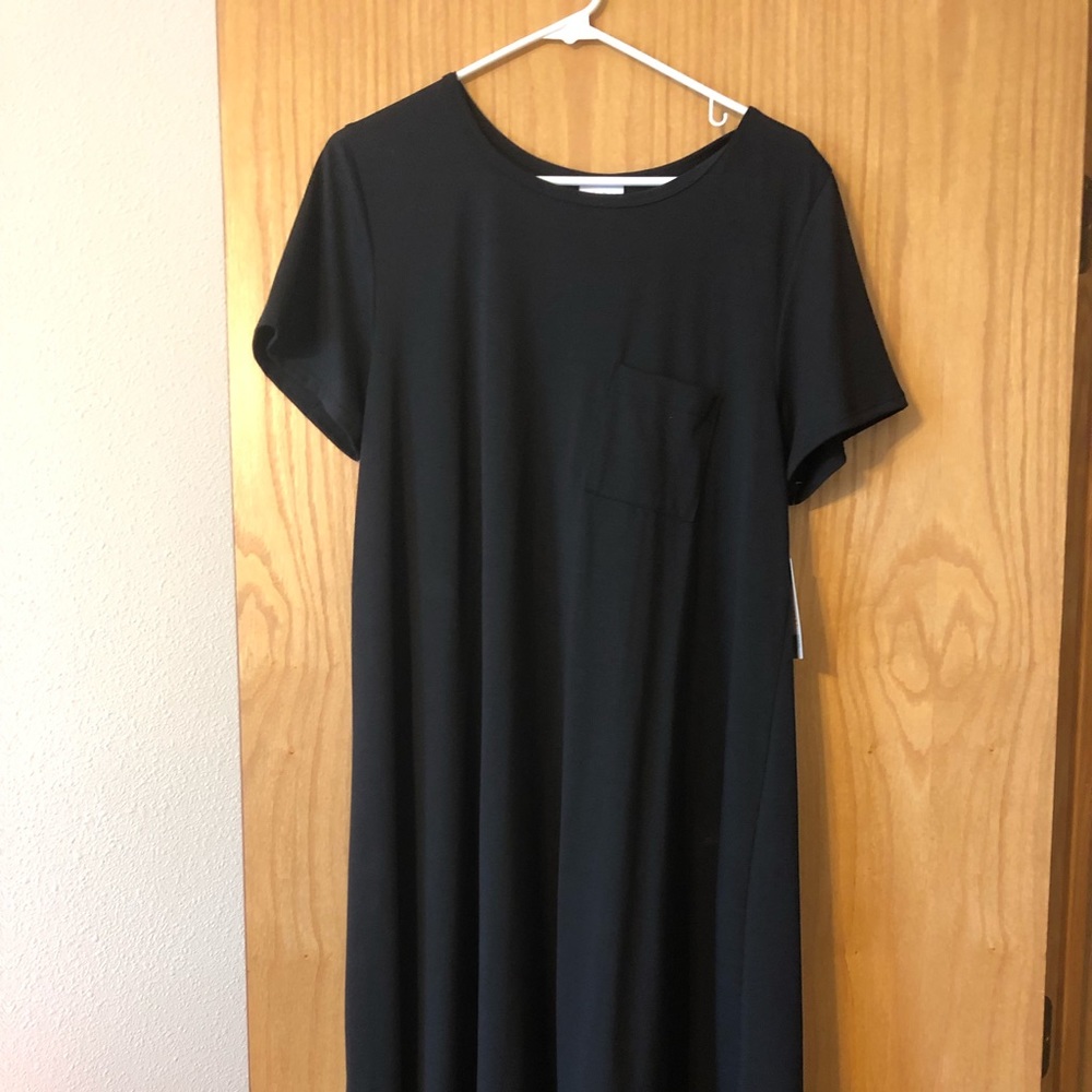 Lularoe solid black Carly !!